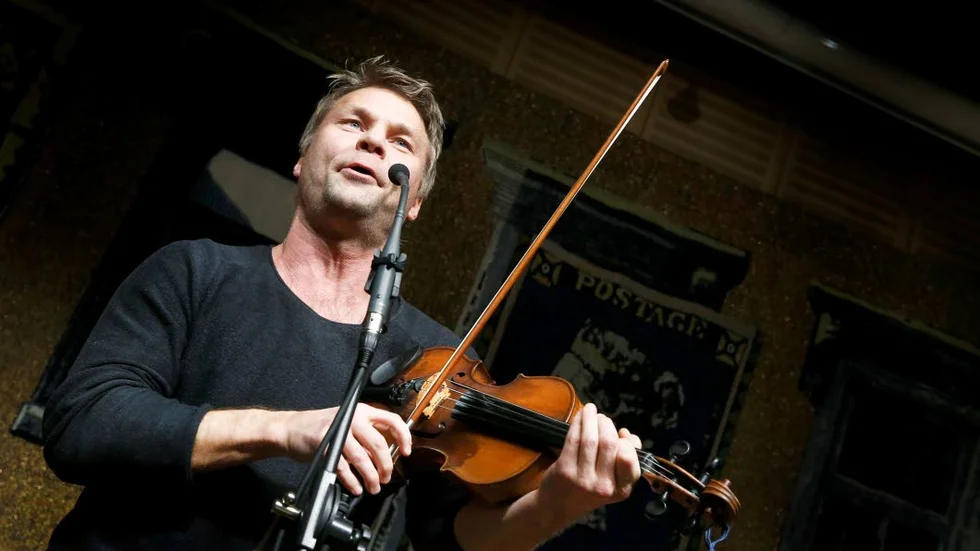 Wikslund med vänner. Daniel Wikslund hade samlat sina spelkamrater för konsertprogrammet i Ebeneser.