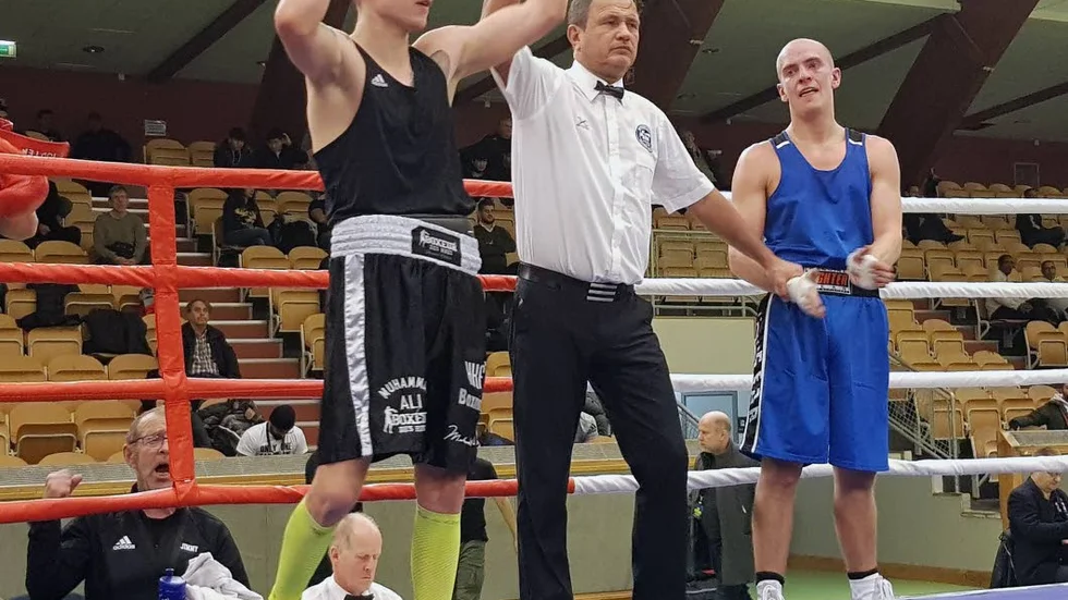 Erik Segerstedt fick se sig besegrad i SM-kvartsfinalen i 64-kilos klassen av rutinerade Emil Stor.