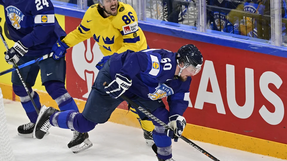 Mikael Seppälä, i blått, är klar för HV71. Arkivbild.