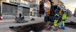 Storgatan stängdes av efter större vattenläcka