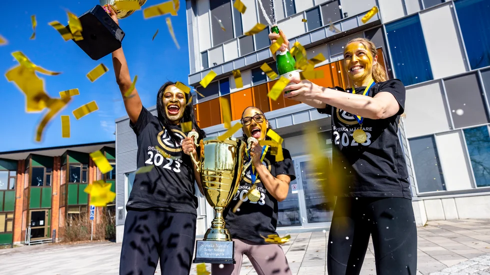 Det är åttonde gången Luleå Basket vinner SM-guld och Sportens tradition att guldmåla hjältarna fortsätter. Trion Bria Goss, Brooke McCarty-Williams och Ellen Nyström hade alla tre en stor roll under lagets väg till titeln. 