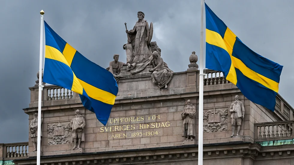 Du som inte är SD:are, men sympatiserar med något av regeringspartierna, hur ser du på demokratifrågorna? Är du också så förblindad av sosse-hat att du är beredd att montera ner demokratin? undrar signaturen "Rätvisan".

 