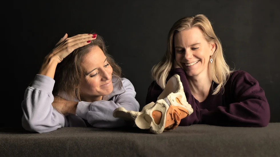 Filippa Odevall och Frida Trönnberg har podcasten "Vi har knipit klart" tillsammans.