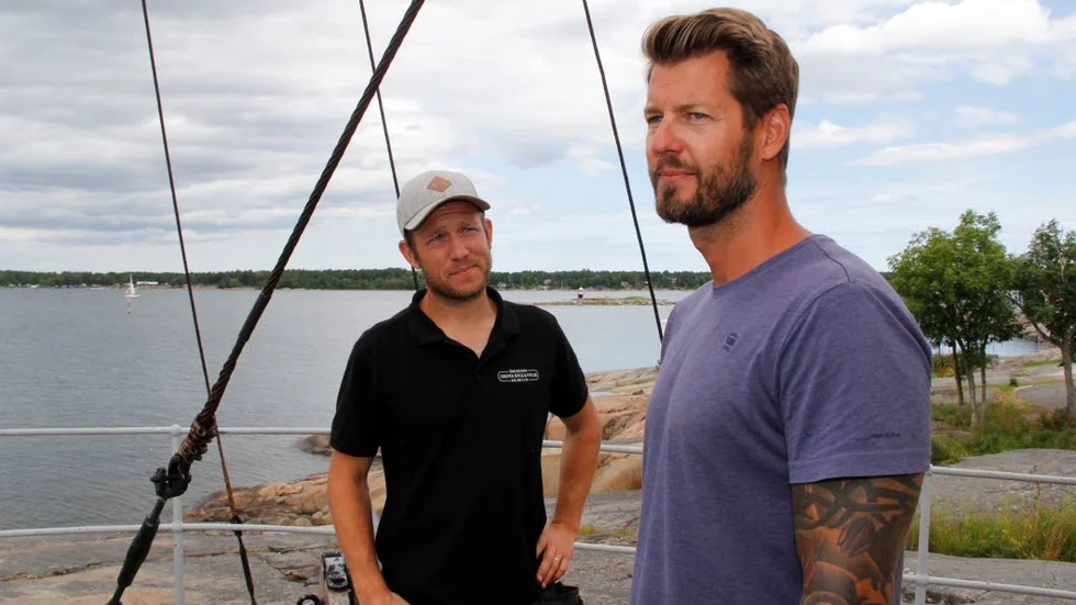 Båtveckan. Arrangörerna John Strand och Patrik Engström förbereder inför Båtveckan i Öregrund.