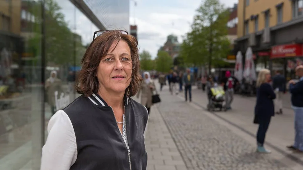 Jobbar med ensamkommande. Många ensamkommande behöver mycket stöd, enligt Ann-Christine Dahlén på socialtjänsten i Uppsala. Socialtjänsten ansvarar dock bara för de ungdomar som anvisats hit av Migrationsverket. De närmare 800 ensamkommande som andra kommuner placerat i Uppsala har socialsekreterare i andra kommuner.