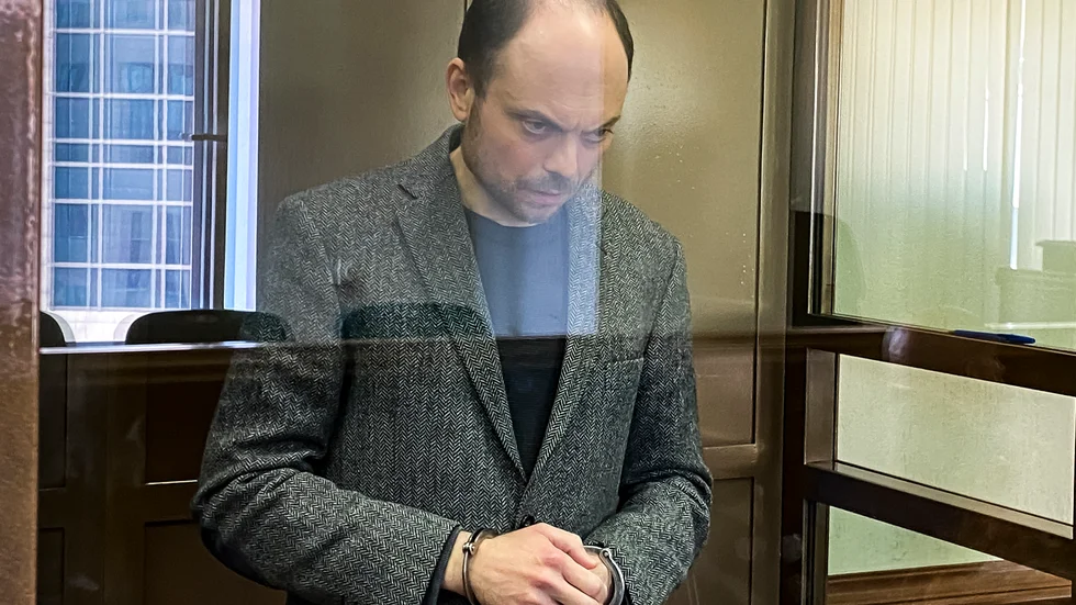 Vladimir Kara-Murza i domstolen i Moskva i mitten av april. Arkivbild.