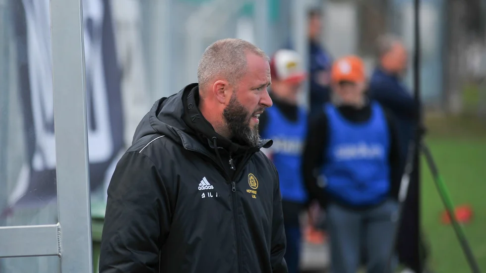 Notvikens tränare Daniel Engberg fångade tjuvar efter matchen.