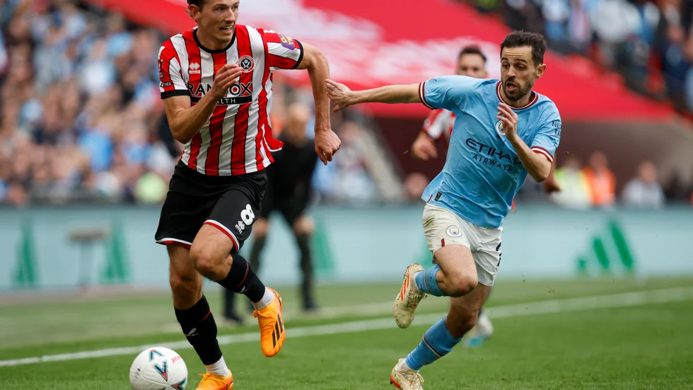 Sander Berge, till vänster, sköt Sheffield United till Premier League.
