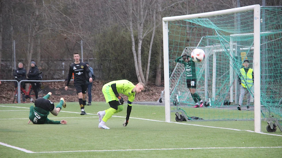 Patrick Lundemo  kullerbytta Simon Gustafsson målvakt