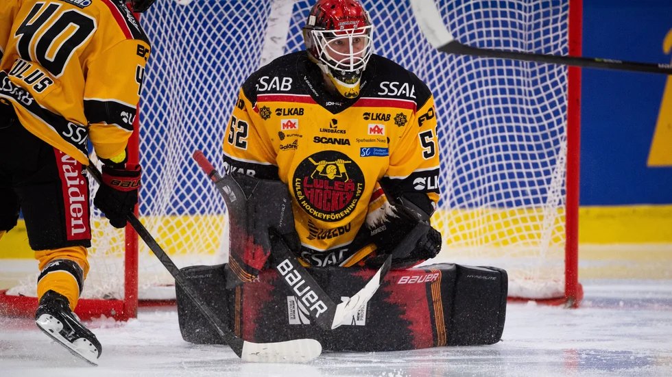 Sara Grahn släppte in en puck efter bara tio sekunders spel. Men sedan spikade hon igen sin kasse och Luleå kunde vända underläge till seger i söndagens match mot Linköping.