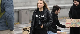 Greta Thunberg och hundratals unga stämmer staten