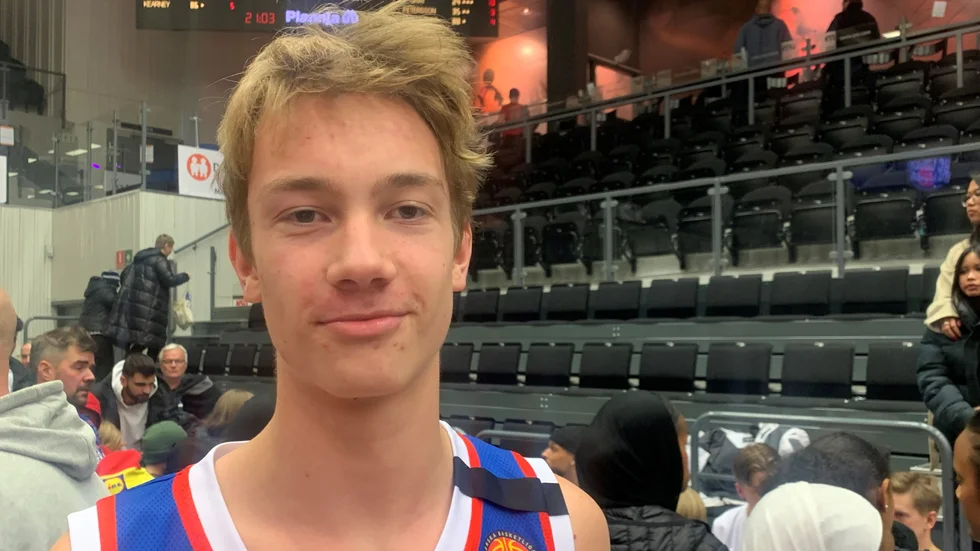 Harry Hassler, 16, BC Luleås debutant i segermatchen mot Köping.