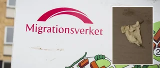 Hotfull ung man skulle förflyttas – attackerade polis med skruvar