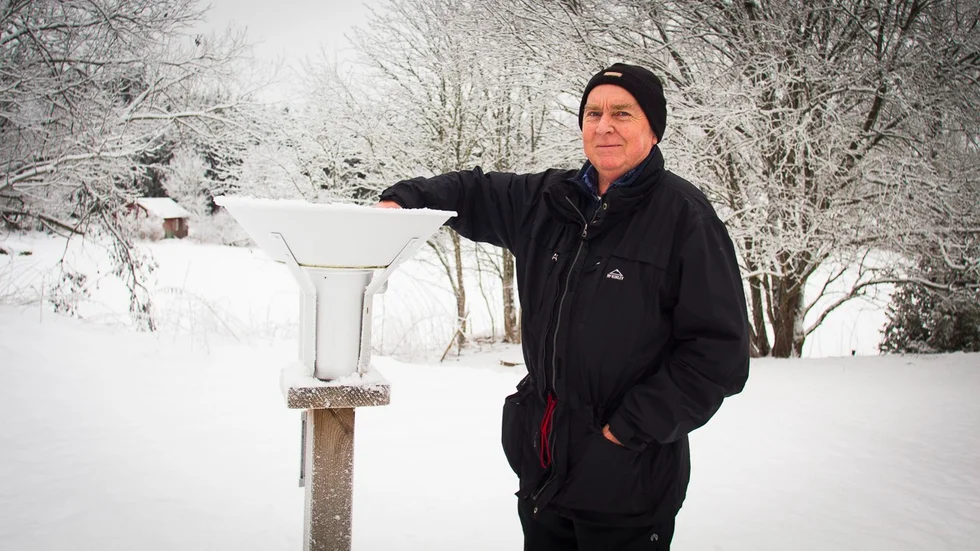 Leif Strand bor i östra Granhed och rapporterar varje morgon klockan sju in dagens snödjup och nederbördsmätning till SMHI.