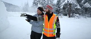 Här byggs snögrottorna – över 700 kvadratmeter täcks av snö • Tyska studenter designar: "Det är verkligen annorlunda"