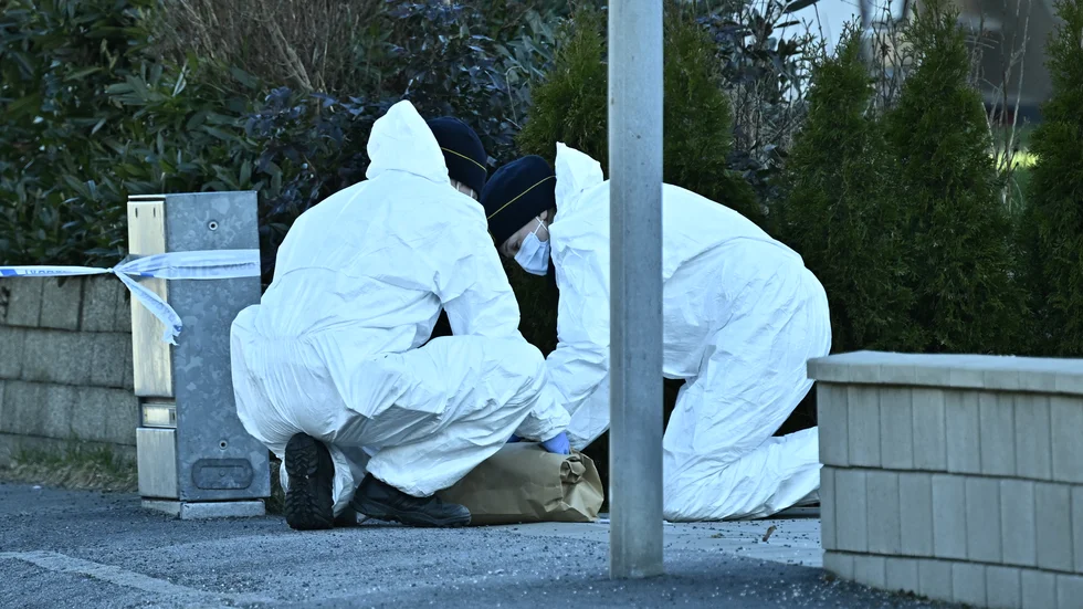 Polis och kriminaltekniker på plats i Höör för att undersöka ett farligt föremål.
