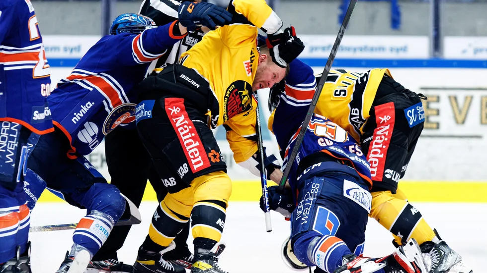 Luleås Leo Komarov tycker inte att han förtjänade matchstraff.