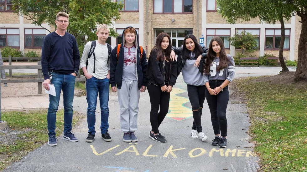 Tar det lugnt. På Örnässkolan känner personal och elever ingen större oro över att skolan i Luleå ska omorganiseras, eftersom skolan inte hotas. Hans Nygård, lärare, tillsammans med elevrådsrepresentanterna Zebastian Johansson, Kristoffer Myrestam, Madelene Sjölund, Amanda Landin och Antigena Sulejmani.