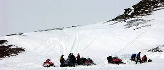 Skoterförare begravdes i lavin