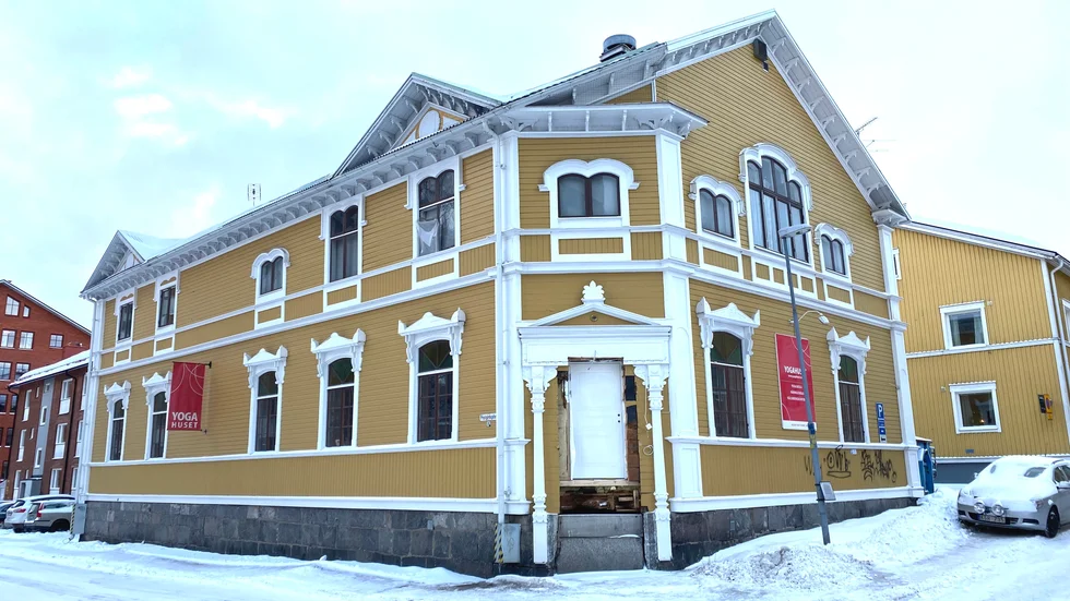 Håkan Wäppning äger fastigheten som tidigare använts som yogastudio. Här ska tio nya hyresrätter stå klara sommaren 2024.