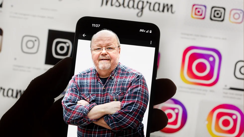 Kvinnan lurades av en person som utgav sig vara Kalle Moreaus på Instagram. Bilden är ett montage.