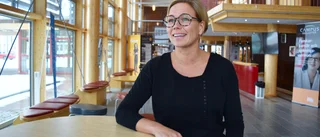 Nu svingar hon klubban i maktens boning