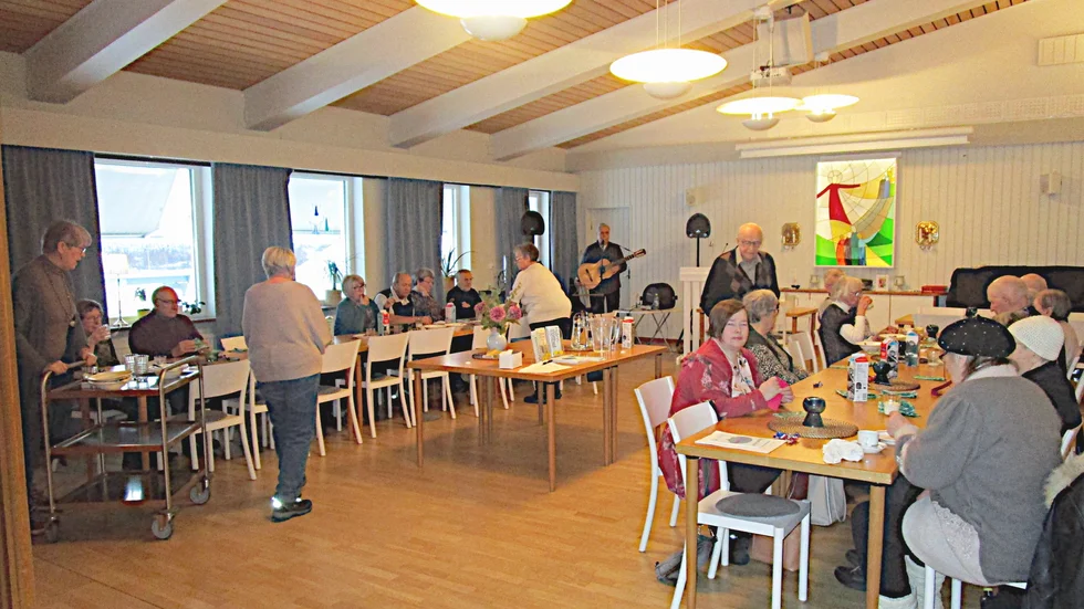 Årsmöte med mat och musikunderhållning hos Strokeföreningen Kalix.  