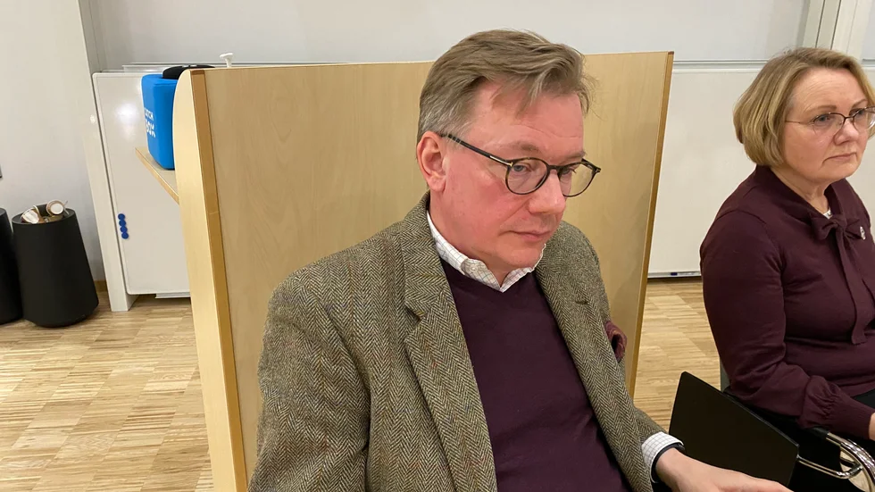 Oskar Strömblad (M) är ordförande i regionens personal- och kompetensberedning. En stabil person med omdöme och erfarenhet. Men har han och politiken verktygen att styra regionen ut ur vårdkrisen? Frågan ställdes på sin spets på Vårdförbundets möte. 