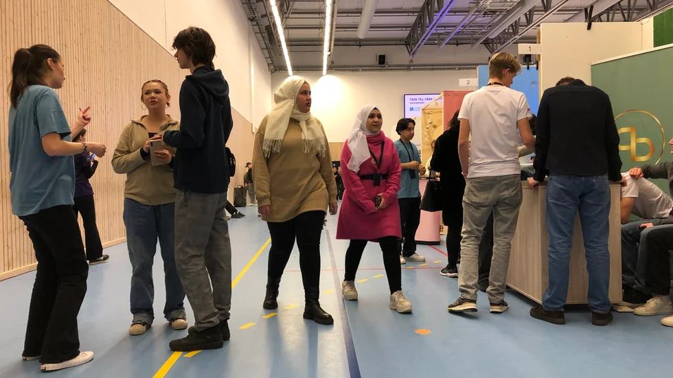 Hallen var full av utställare och besökare.