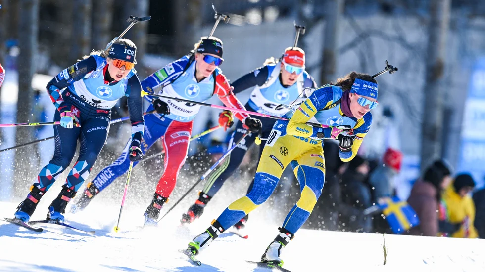 Hanna Öberg i masstarten i Östersund.