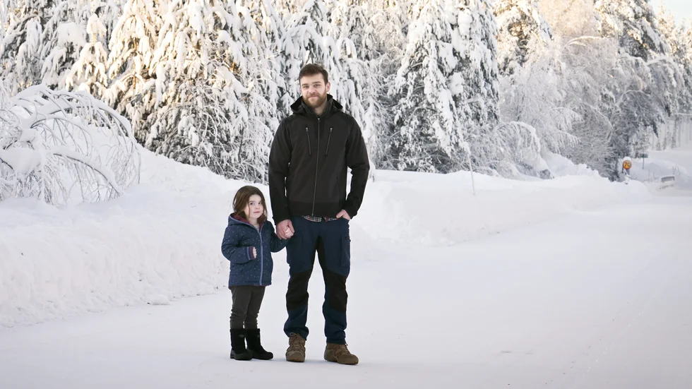 Kevin Stenberg at home in the safety of Jörn. Here he enjoys spending time with his daughter Sophia.
