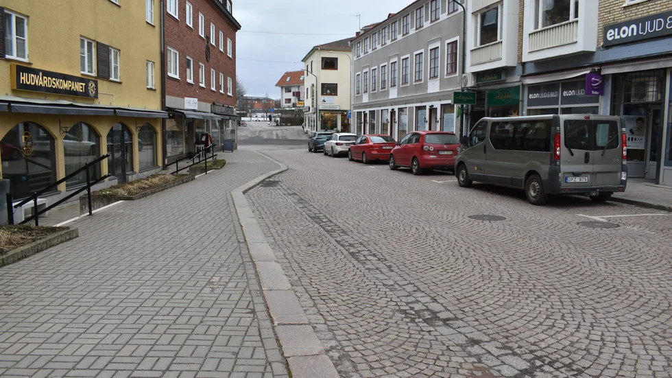 "Arbetet beräknas ta cirka två månader och vara klart första maj. Det är målet", säger projektledare Ola Lindblad om arbetet som nu börjar mellan Norrtullsgatan och Kampgatan. 