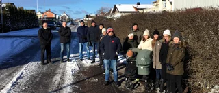 Här protesterar Motalabor mot nya p-avgifterna