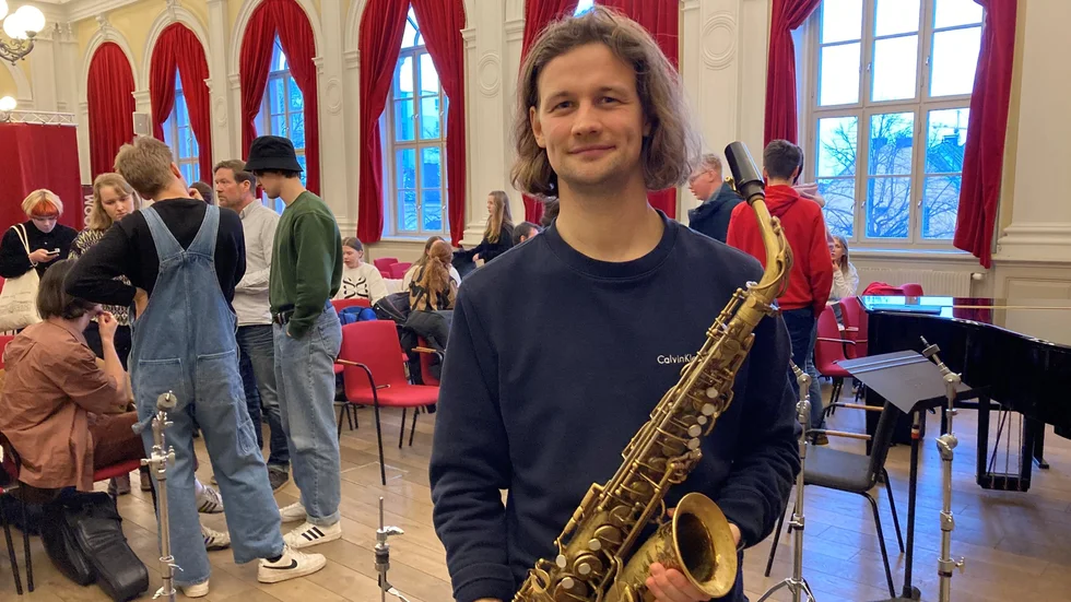 Hannes Bennich i februari i år när han återkom till de Geer-gymnasiets musiklinje där han själv tog studenten 2013. 