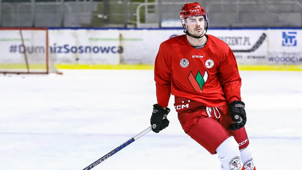 Tim Friberg från Uppsala spelar för stunden hockey i Zaglebie Sosnowiec i södra Polen. Inom kort drar slutspelet igång.