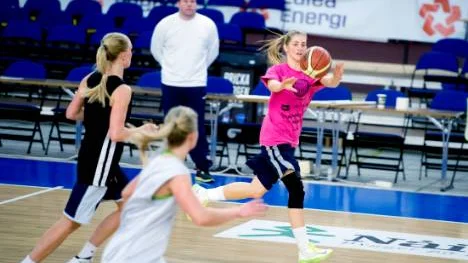 Hög fart och full stress. Northlandcoachen Mikael Johansson har lagt upp en plan till den andra semifinalen mot Solna ikväöll.
