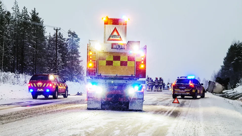 Det blev tvärstopp för trafikanter på sträckan i samband med räddningsarbetet.