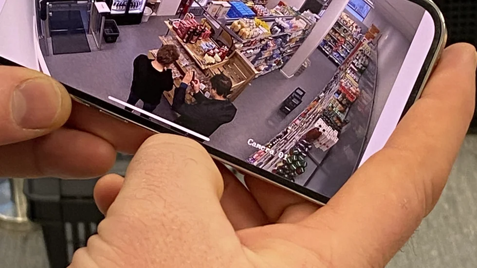 Kameraövervakning i den obemannade butiken avslöjade tjuvarna. (Bilden är från en annan butik).