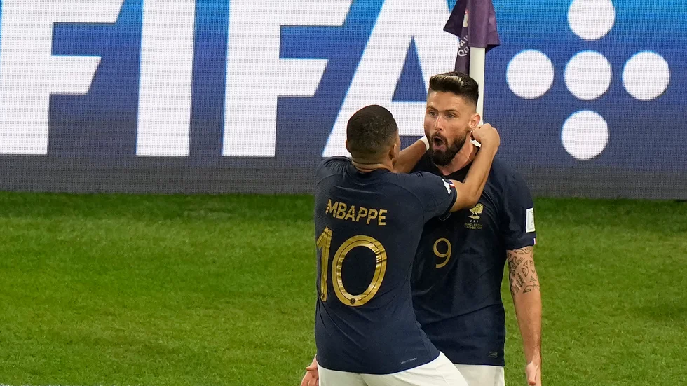 Olivier Giroud sköt Frankrike till kvartsfinal i fotbolls-VM.