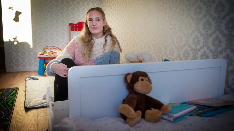 Svea Johansson fick förlossningsdepression tre månader efter sitt första barns födelse. "Jag trodde att man får det nära förlossningen, men så behöver det inte vara", säger hon och önskar att det informeras mer om sjukdomen.