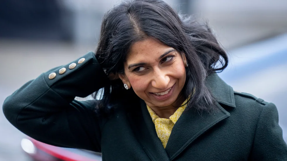 Den brittiska inrikesministern Suella Braverman har sparkat polisens utredare. Arkivbild.