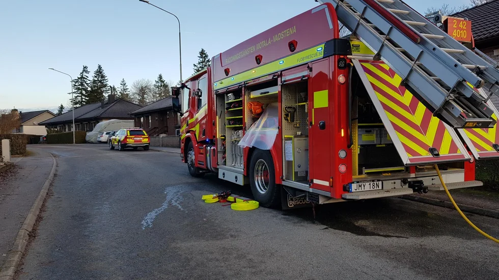Räddningstjänst vid ett larm i en villa i Motala.