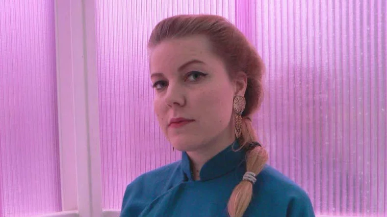 övertygande. Anna Hedlin debuterar med romanen ”Den som vill ha hare till frukost måste jaga om natten”.