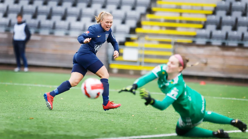Mia Jalkerud, som kan ha gjort sin sista match i United, hade bland annat ett jätteläge att reducera men Amanda McGlynn i Piteås mål räddade avslutet.