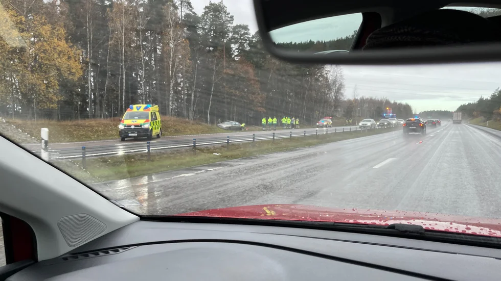 En trafikolycka inträffade mellan Mantorp och Linköping på lördagsförmiddagen, på E4 i höjd med Vikingstad.