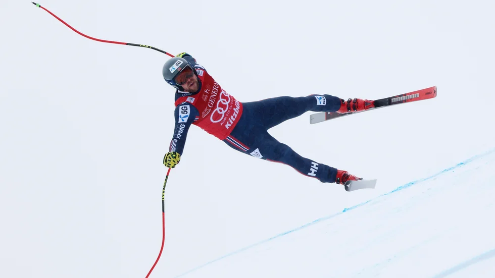 Norges Aleksander Aamodt Kilde var bara centimeter från en rejäl krasch i fredagens världscuptävling i störtlopp i Kitzbühel.