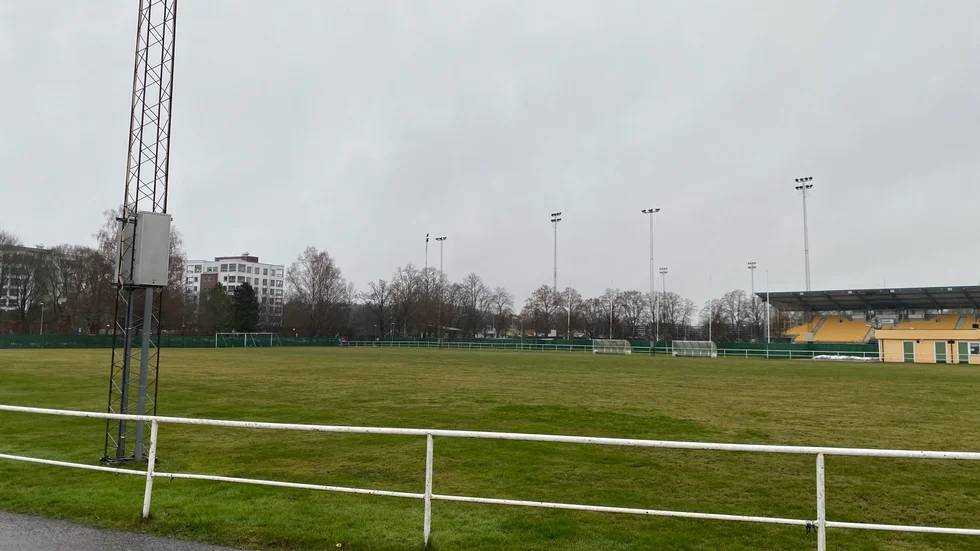 Här på Enavallens C-plan vill Enköpingsortens Fotbollsallians bygga en ny konstrgäsplan.