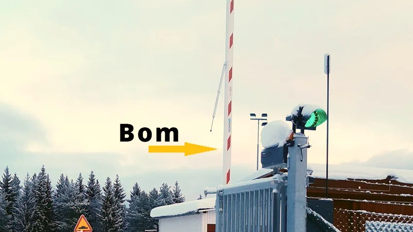 The barrier at the Burträsk recycling center in the raised position.