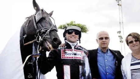 V75 Trav i Boden på Bodentravet. Första loppet. Vinnare nummer 4 - Grön. Klöver Kung
