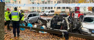 Flera bilar riskerar skrotas efter explosionen • Har hittat delar 250 meter från sprängplatsen